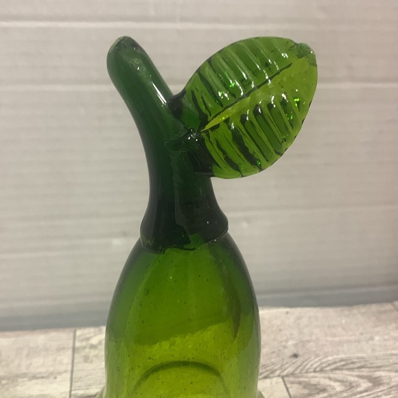 Large Hand blown Green Glass Pear w/ leaf Heavy Made in Mexico 7 1/2 inch - Picture 2 of 5